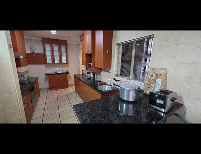 3 BEDROOM HOUSE FOR SALE IN VANDERBIJLPARK SE 2